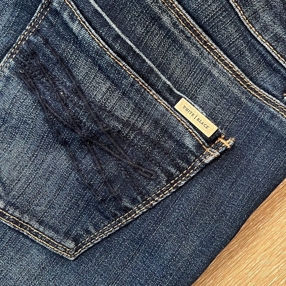 White House Black Market ~ slim crop raw hem jeans, excellent condition! - Picture 7 of 12